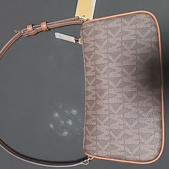 MICHAEL KORS JET SET purse Never used.  New With tag. - Picture 4 of 4